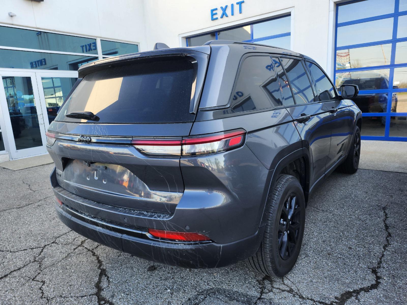 2024 Baltic Gray Metallic Clearcoat Jeep Grand Cherokee Altitude X 4X4 SUV