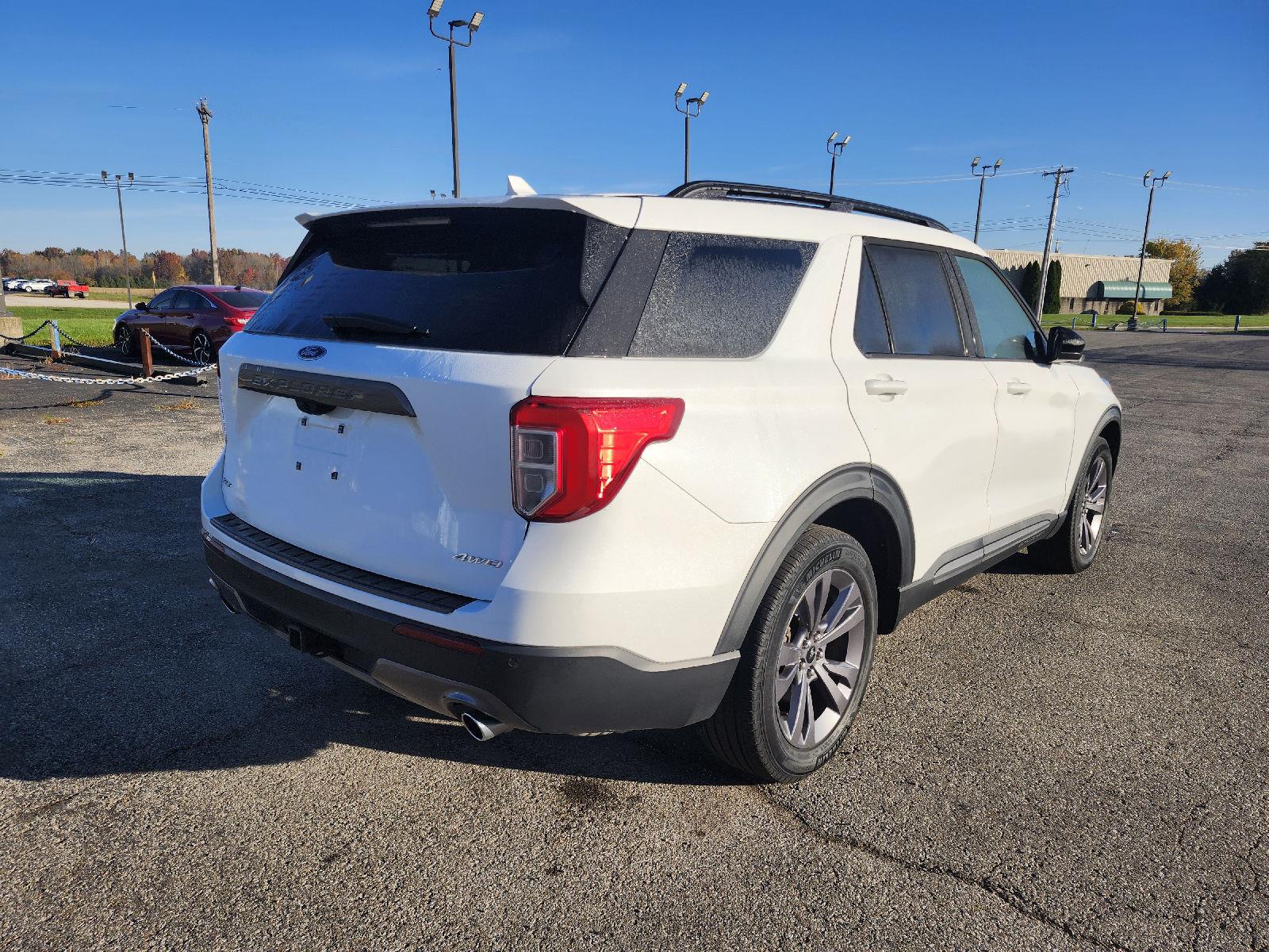 2023 Star White Metallic Tri-Coat Ford Explorer XLT 4X4 SUV
