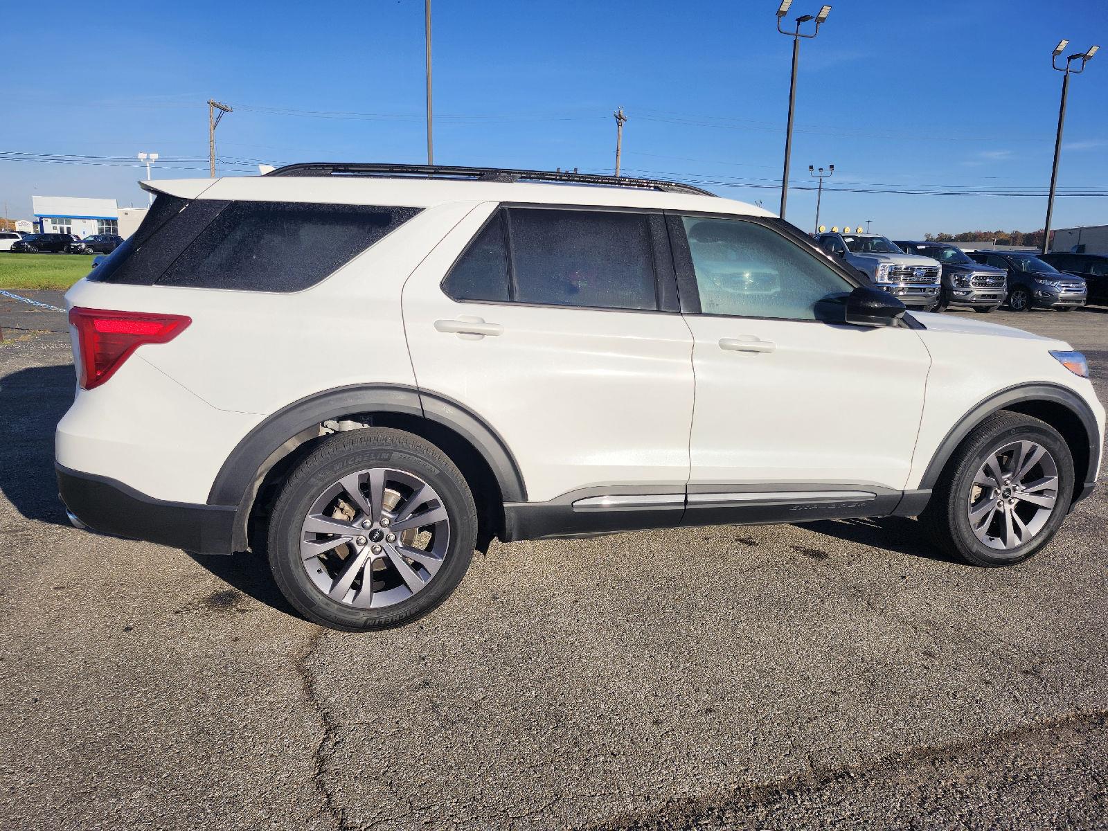 2023 Star White Metallic Tri-Coat Ford Explorer XLT 4X4 SUV