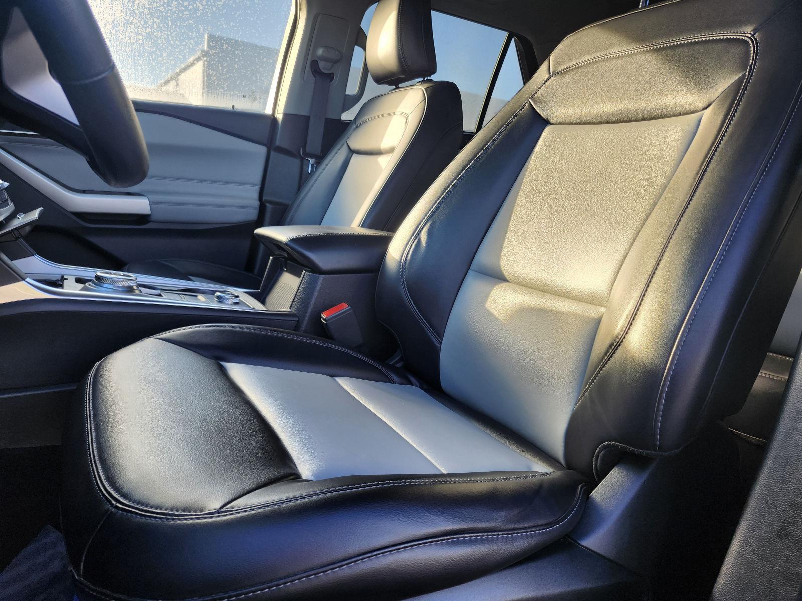 2023 Star White Metallic Tri-Coat Ford Explorer XLT 4X4 SUV