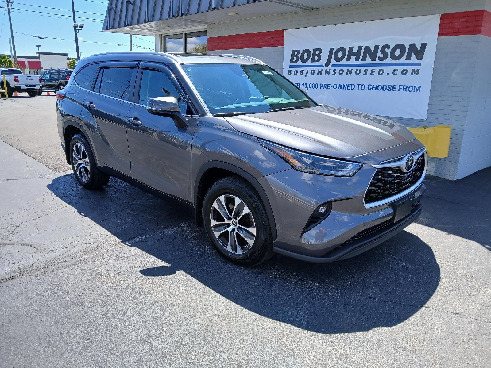 Magnetic Gray Metallic 2023 Toyota Highlander XLE AWD SUV / Crossover All-Wheel Drive 8-Speed Automatic