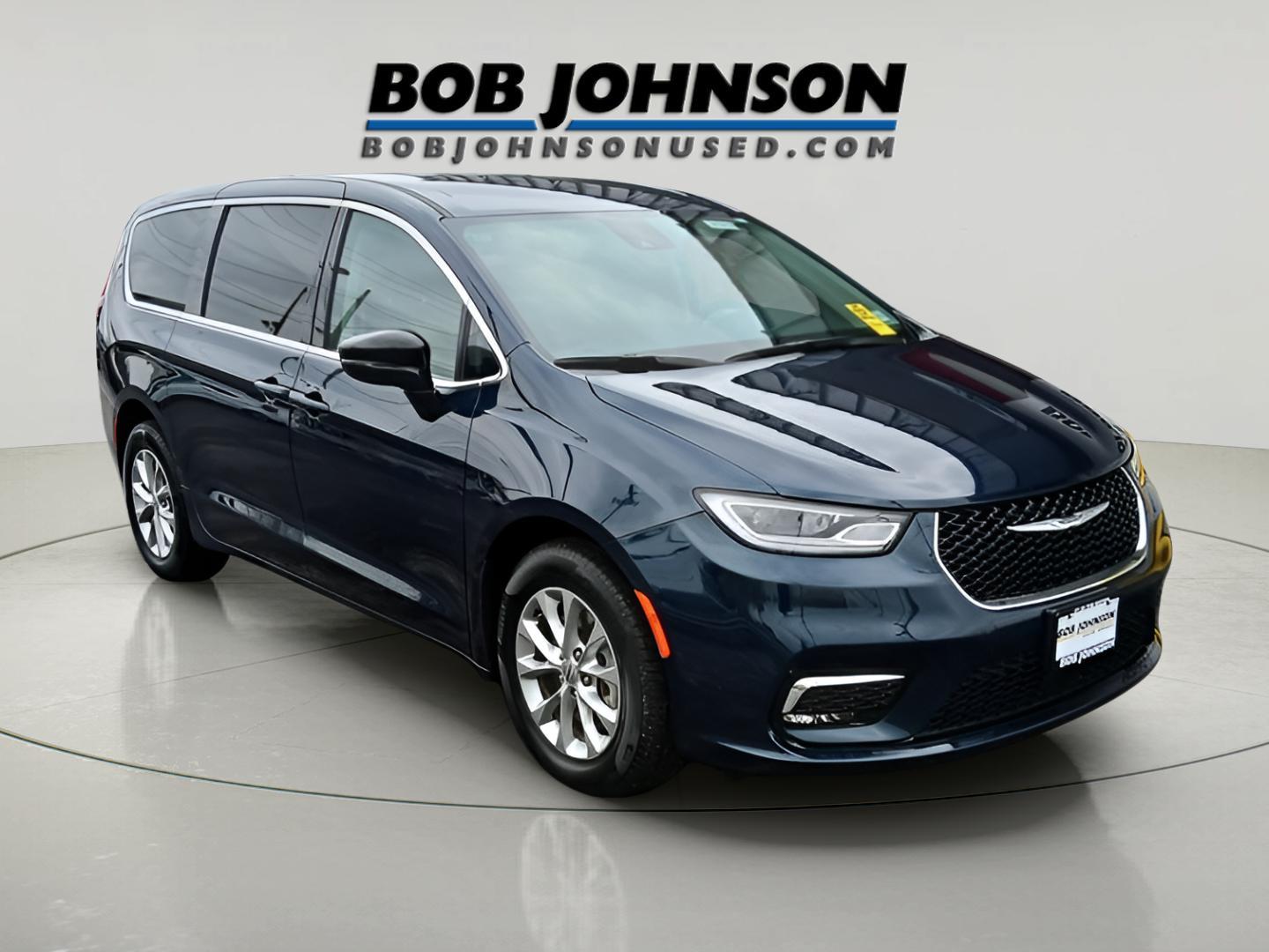 2024 Chrysler Pacifica Touring L's photo