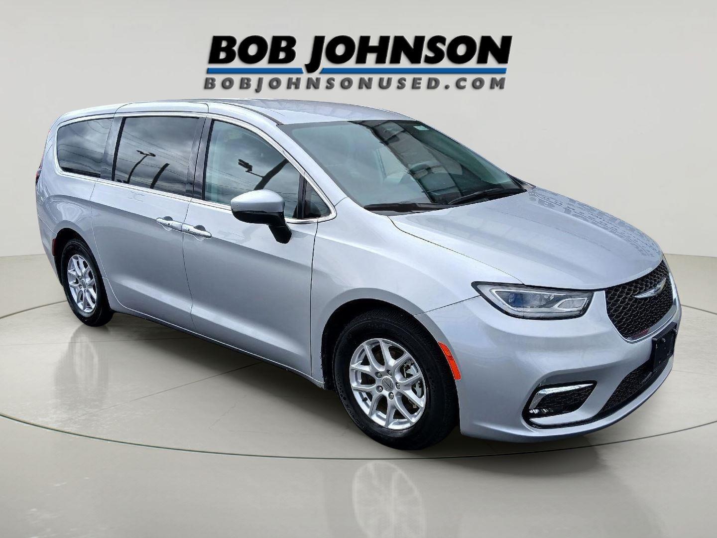 2023 Chrysler Pacifica Touring L's photo