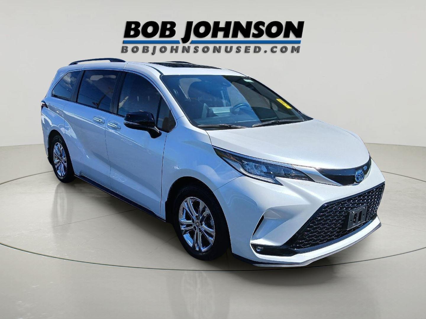 White (Wind Chill Pearl) 2023 Toyota Sienna Minivan All-Wheel Drive Continuously Variable Transmission