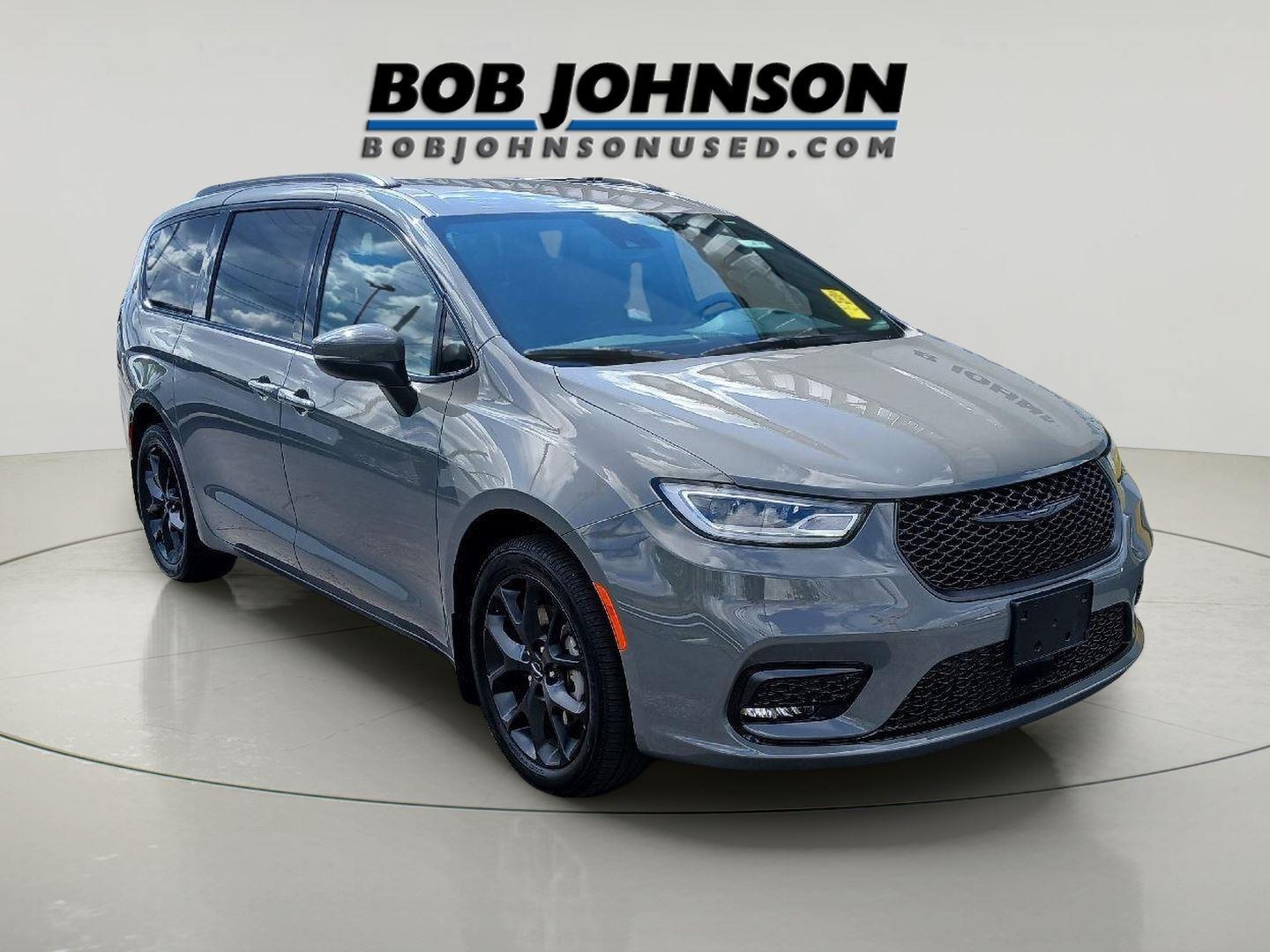 2023 Chrysler Pacifica Touring L AWD's photo