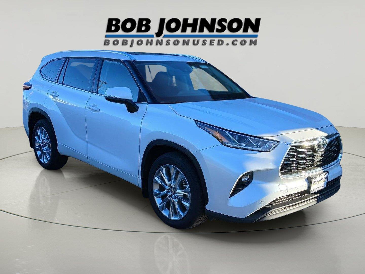 White (Wind Chill Pearl) 2026 Toyota Highlander SUV / Crossover All-Wheel Drive Automatic