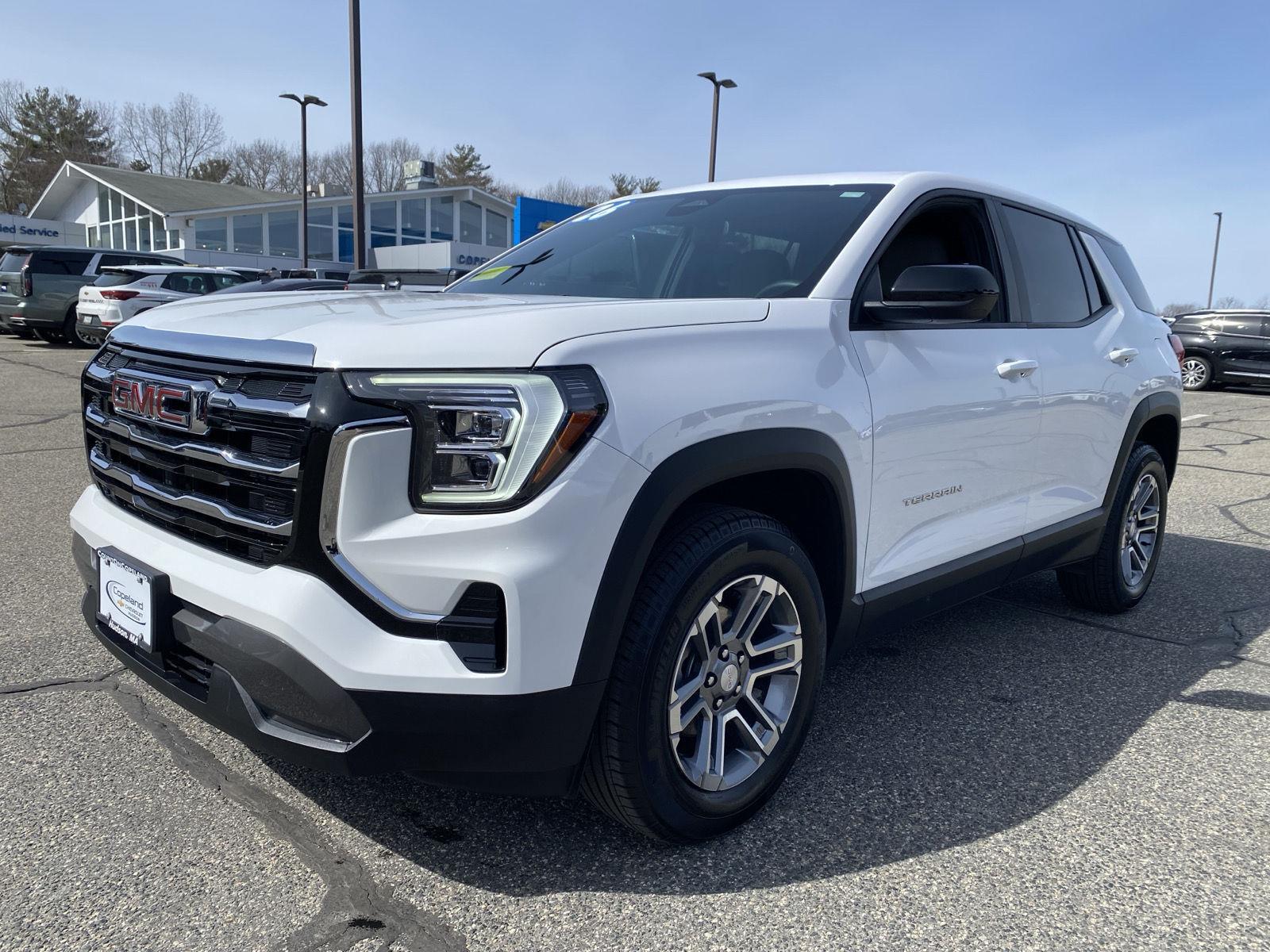Summit White 2026 GMC Terrain SUV / Crossover Four-Wheel Drive 8-Speed Automatic Overdrive