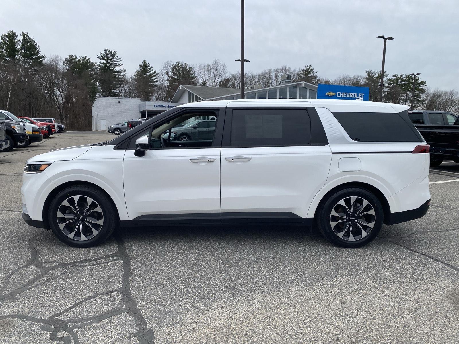 View vehicle photo 4