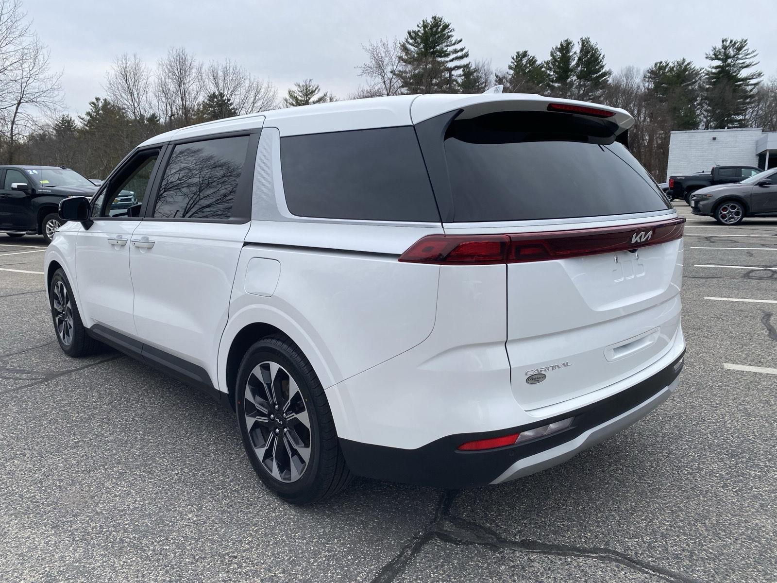 View vehicle photo 5