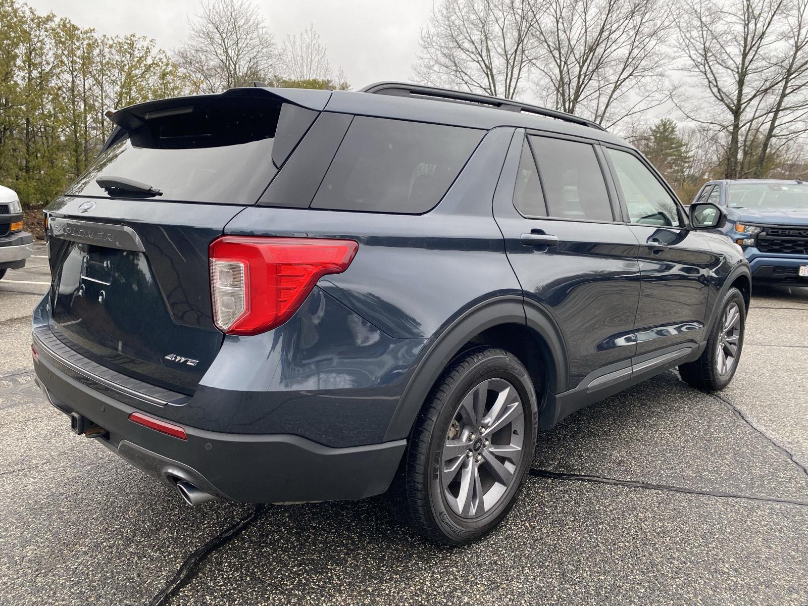 View vehicle photo 7