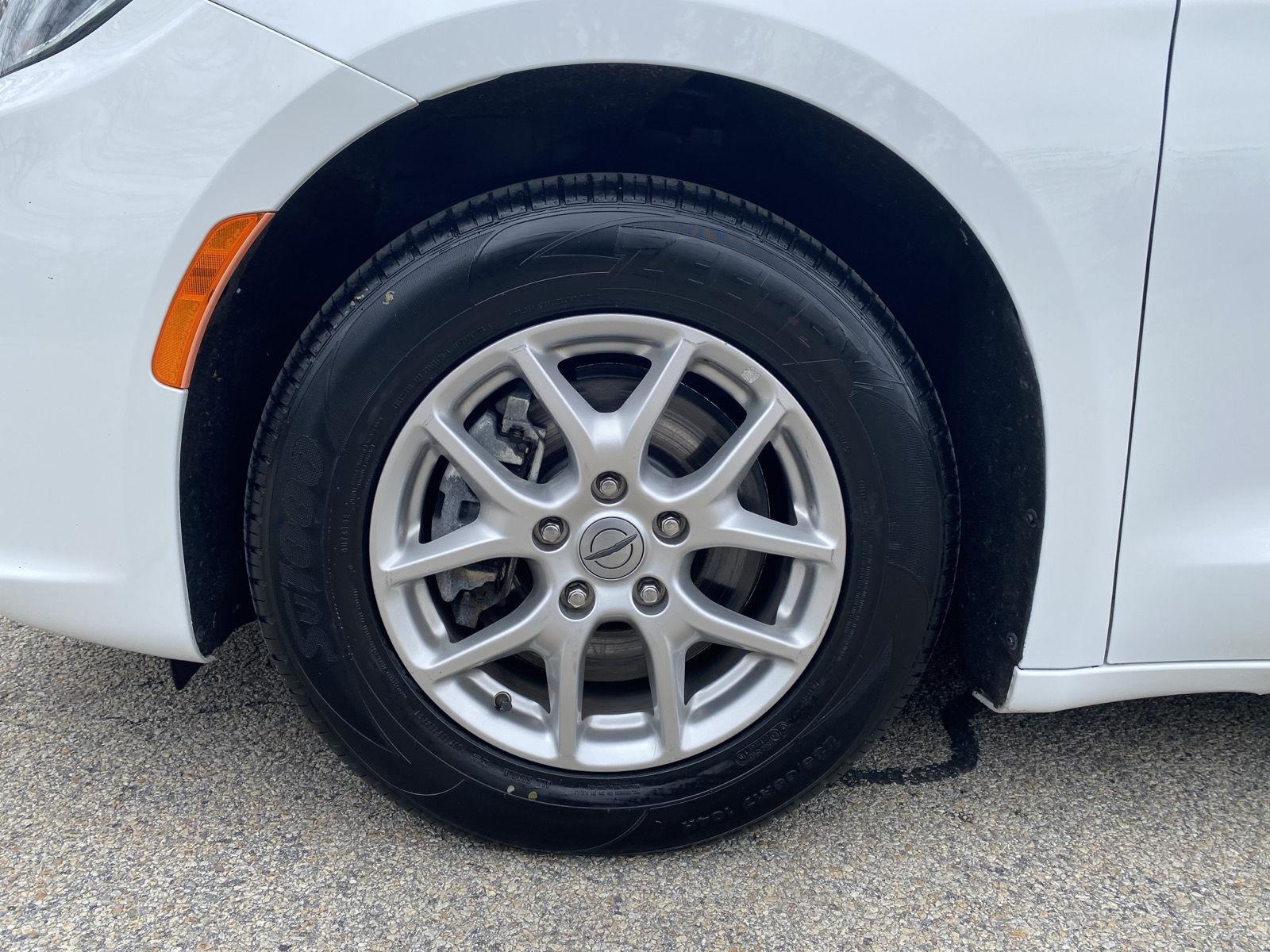 View vehicle photo 7