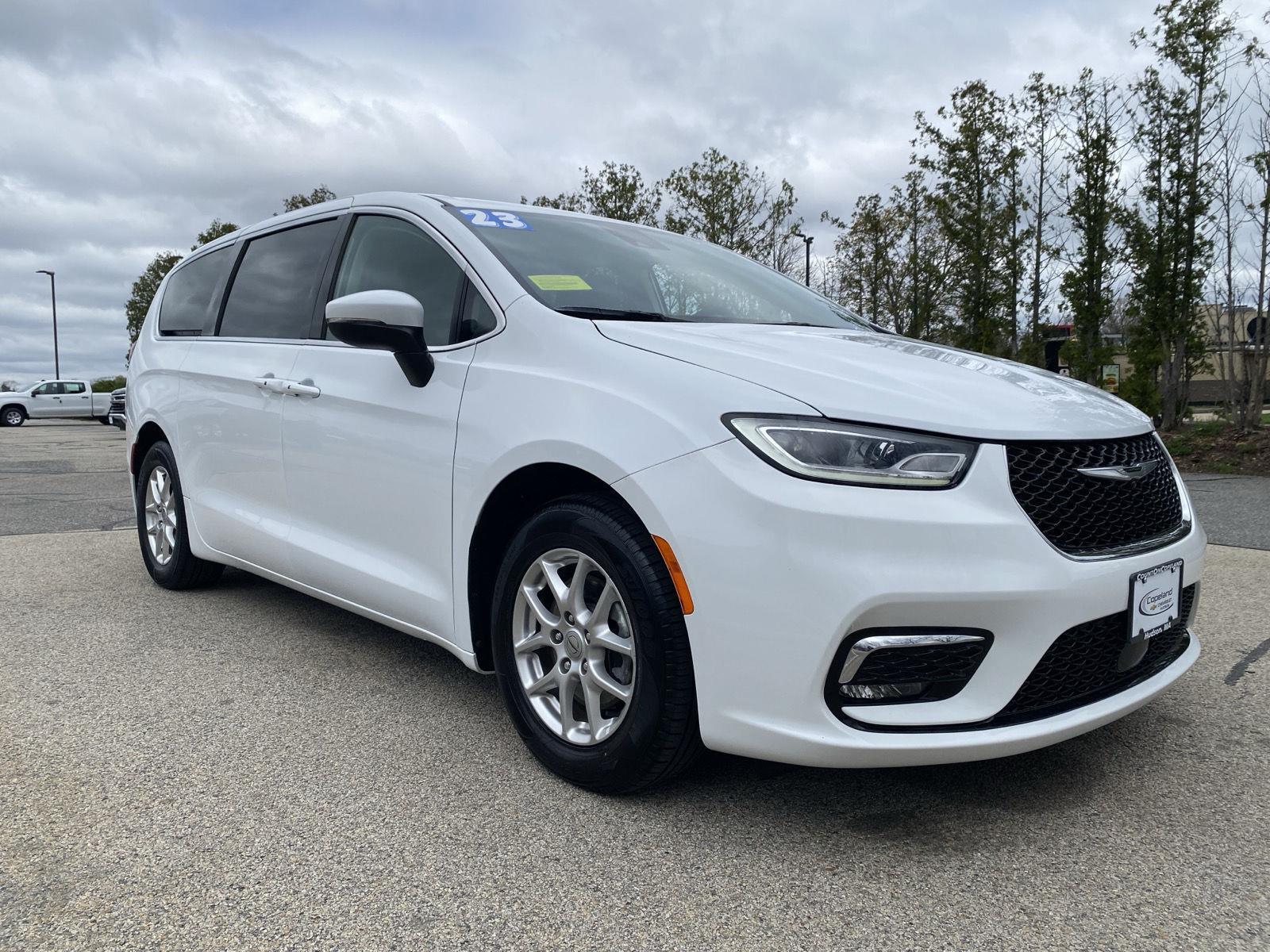 View vehicle photo 3
