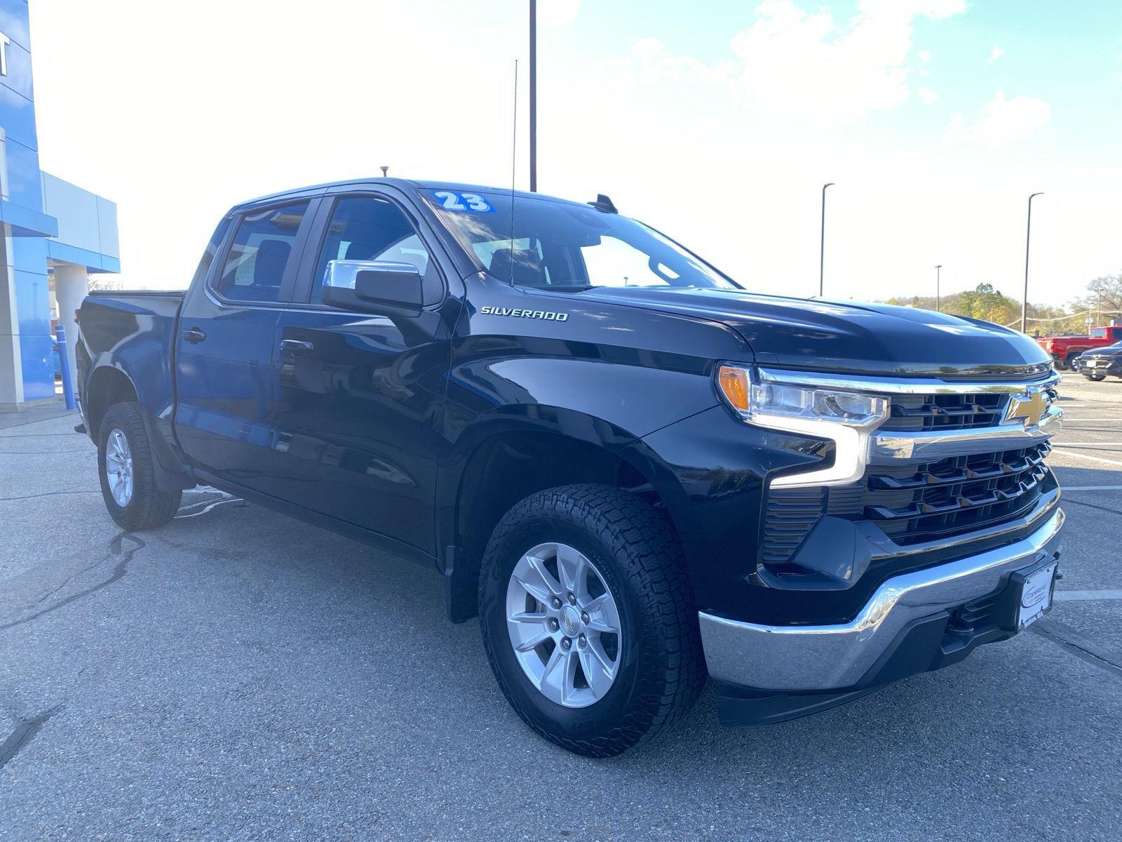 View vehicle photo 3