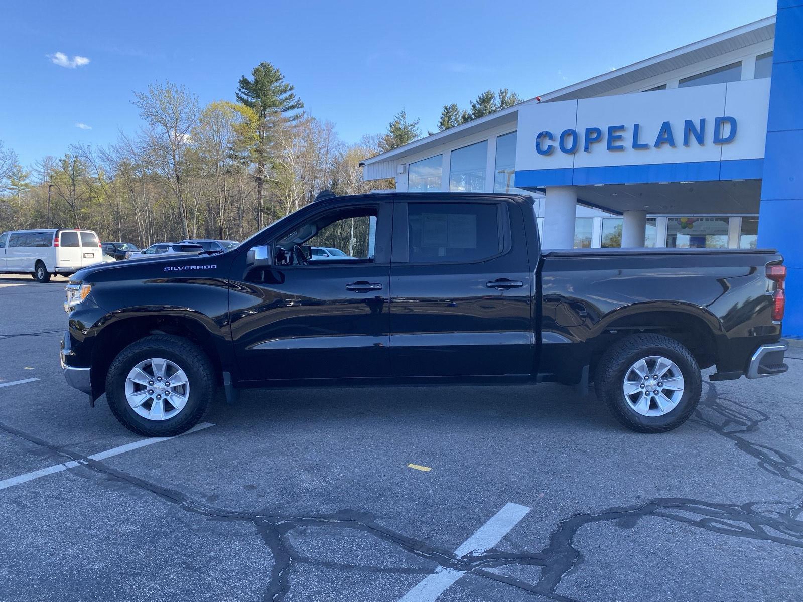 View vehicle photo 4