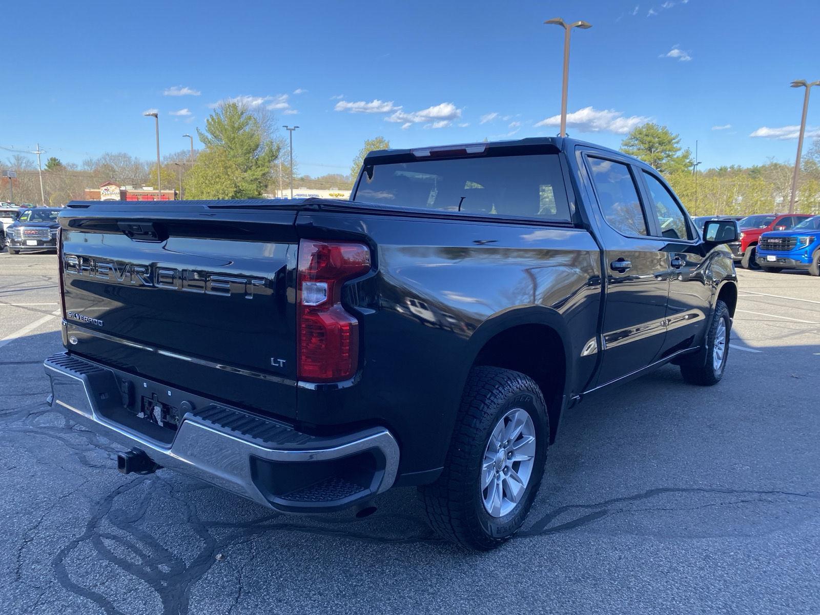 View vehicle photo 7