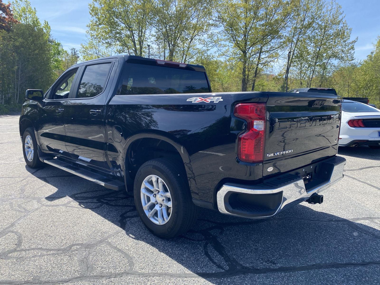 View vehicle photo 5
