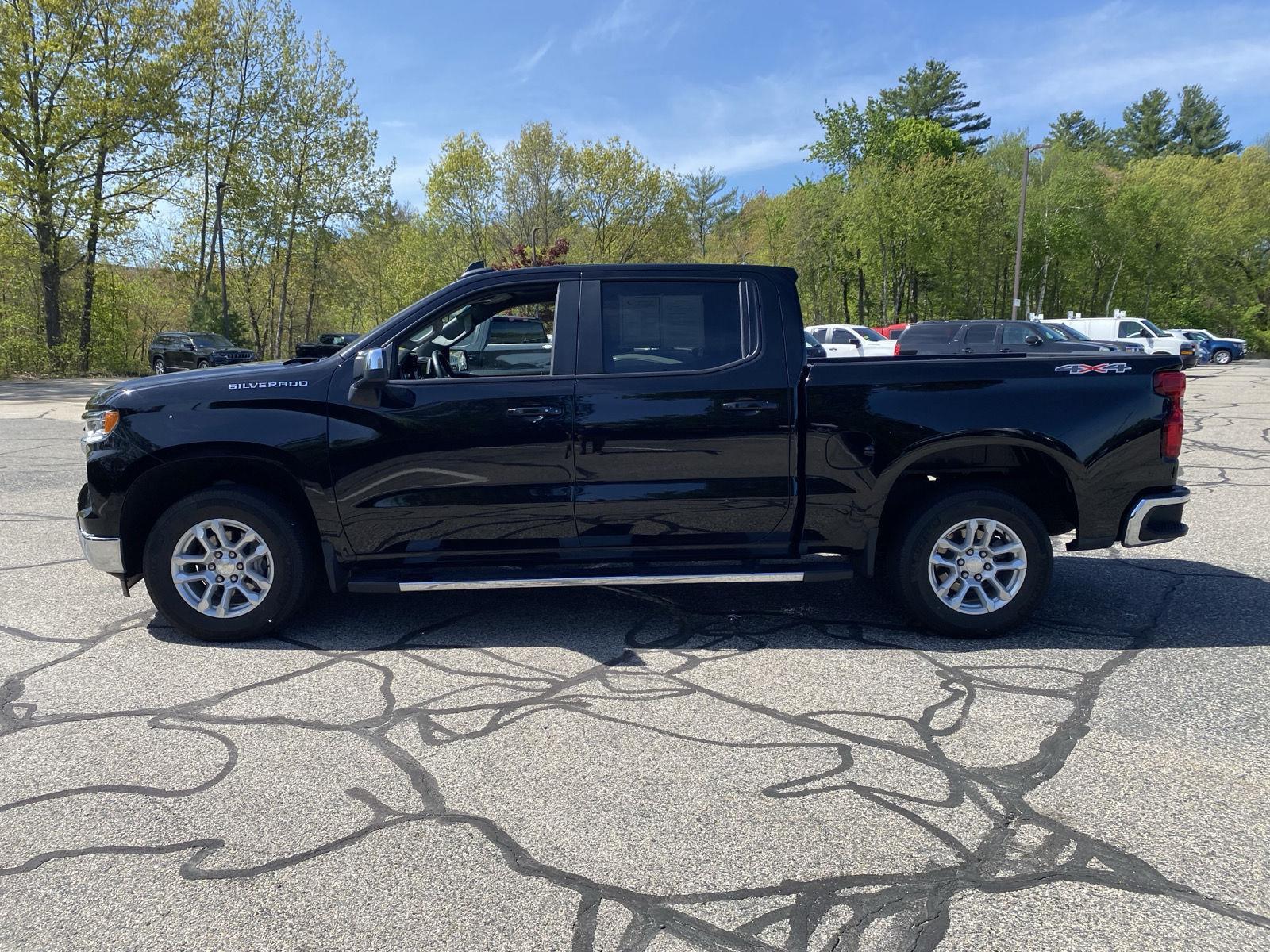 View vehicle photo 4