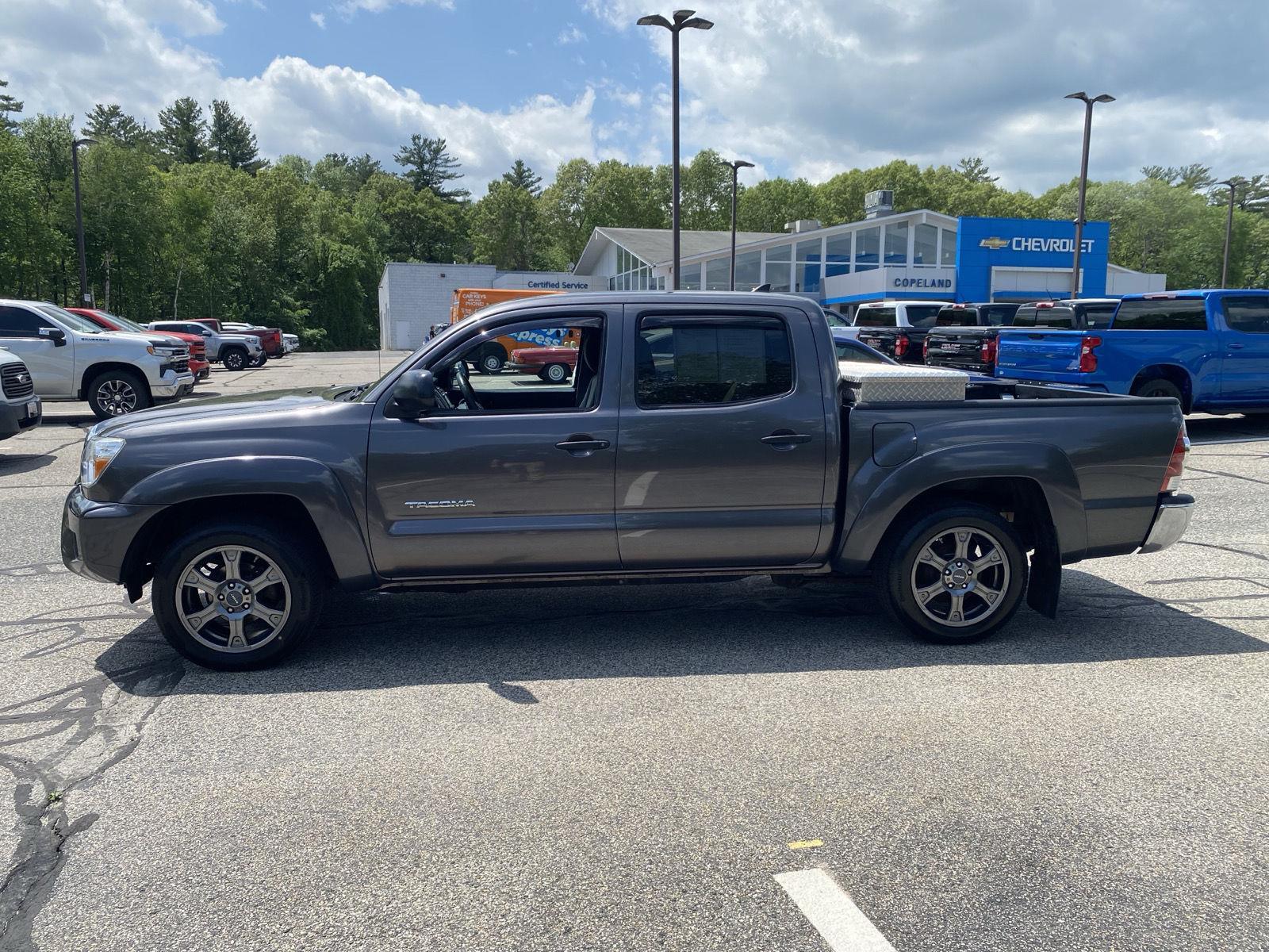 View vehicle photo 4