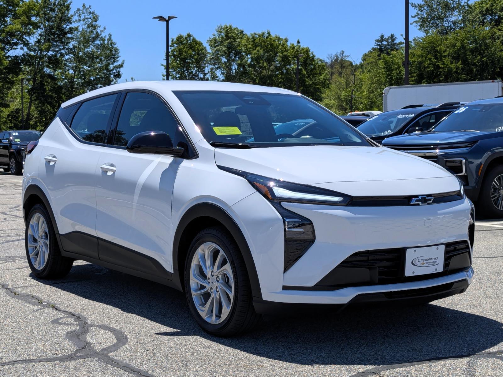 Summit White 2027 Chevrolet Bolt LT FWD SUV / Crossover Front-Wheel Drive Automatic