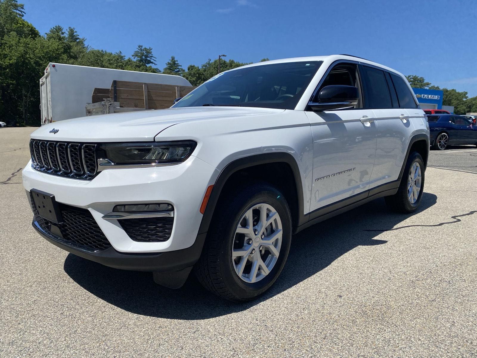 Bright White Clearcoat 2023 Jeep Grand Cherokee SUV / Crossover Four-Wheel Drive 8-Speed Automatic