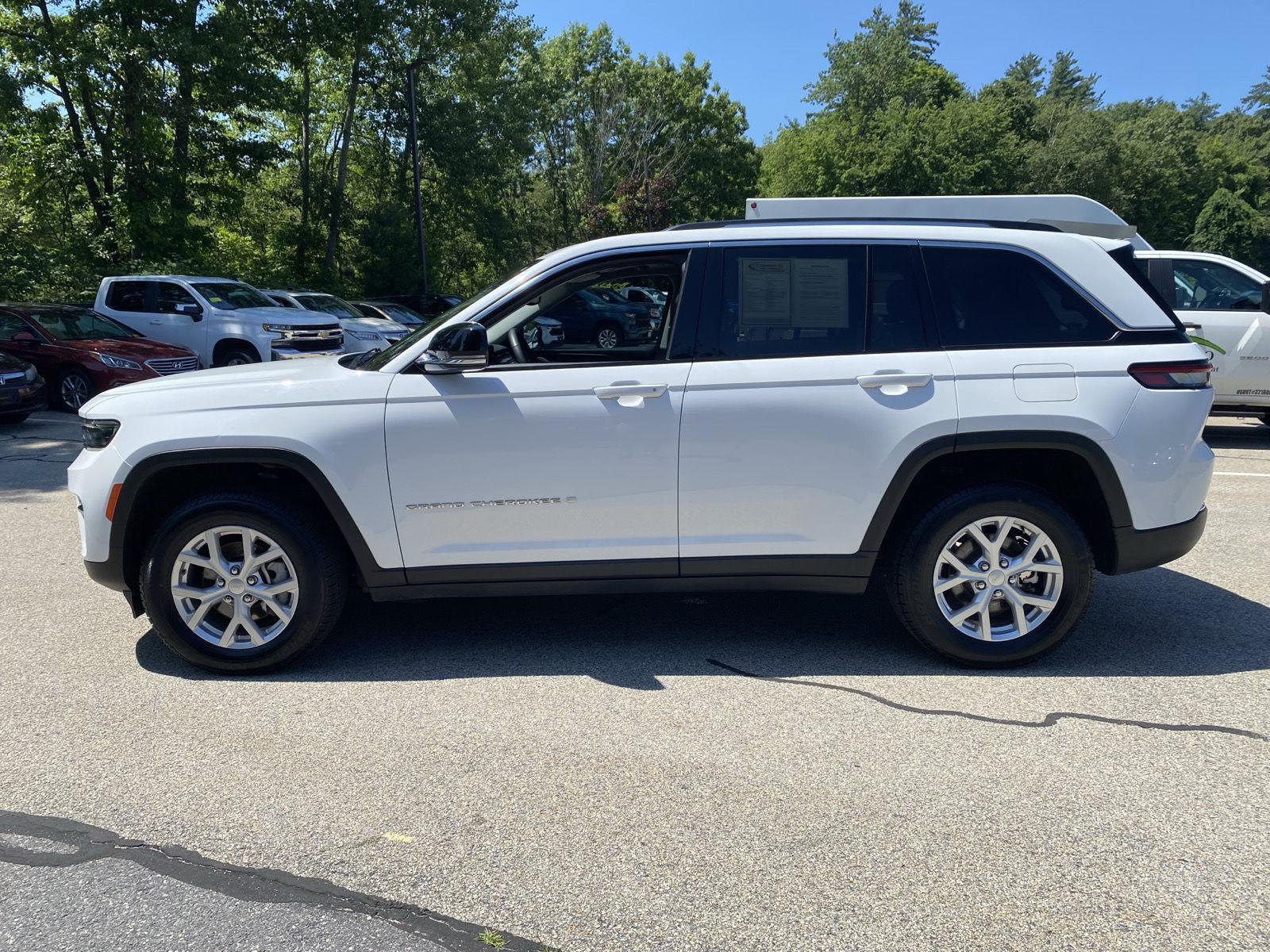 View vehicle photo 4