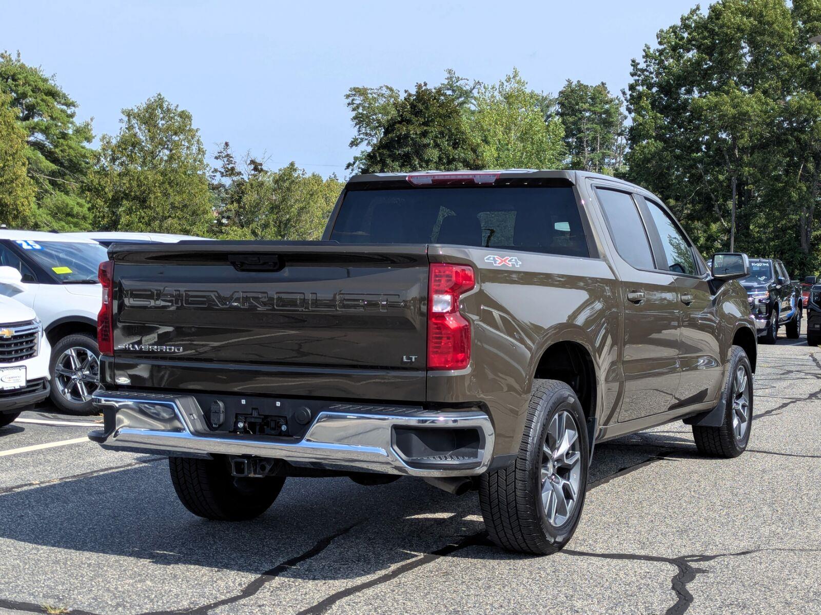View vehicle photo 4