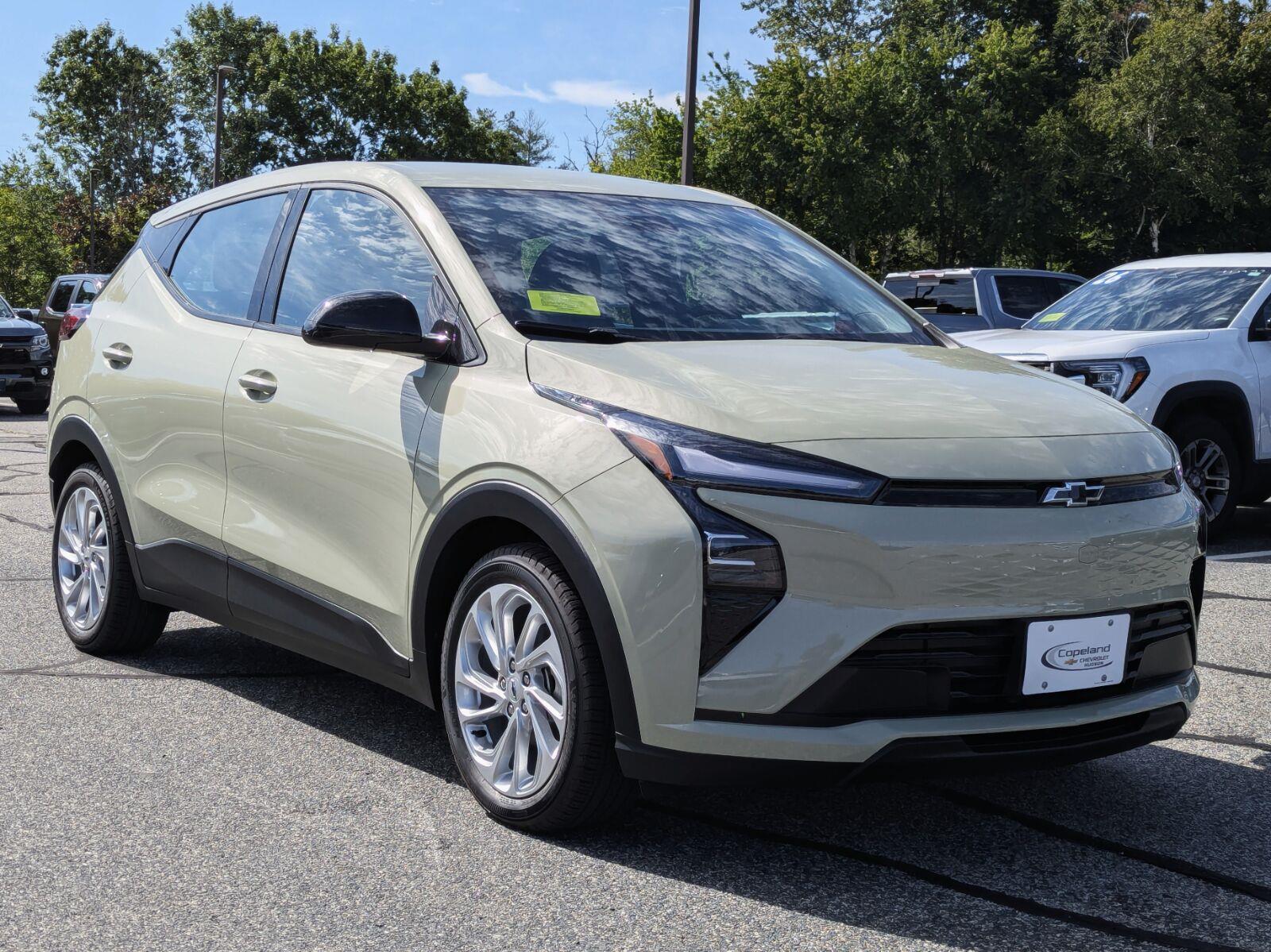 Relic Green Metallic 2027 Chevrolet Bolt SUV / Crossover Front-Wheel Drive Automatic