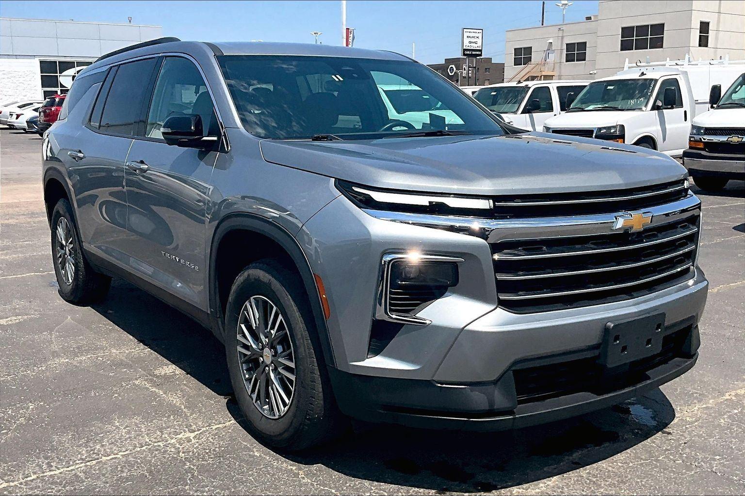 Sterling Gray Metallic 2024 Chevrolet Traverse SUV / Crossover Four-Wheel Drive 8-Speed Automatic
