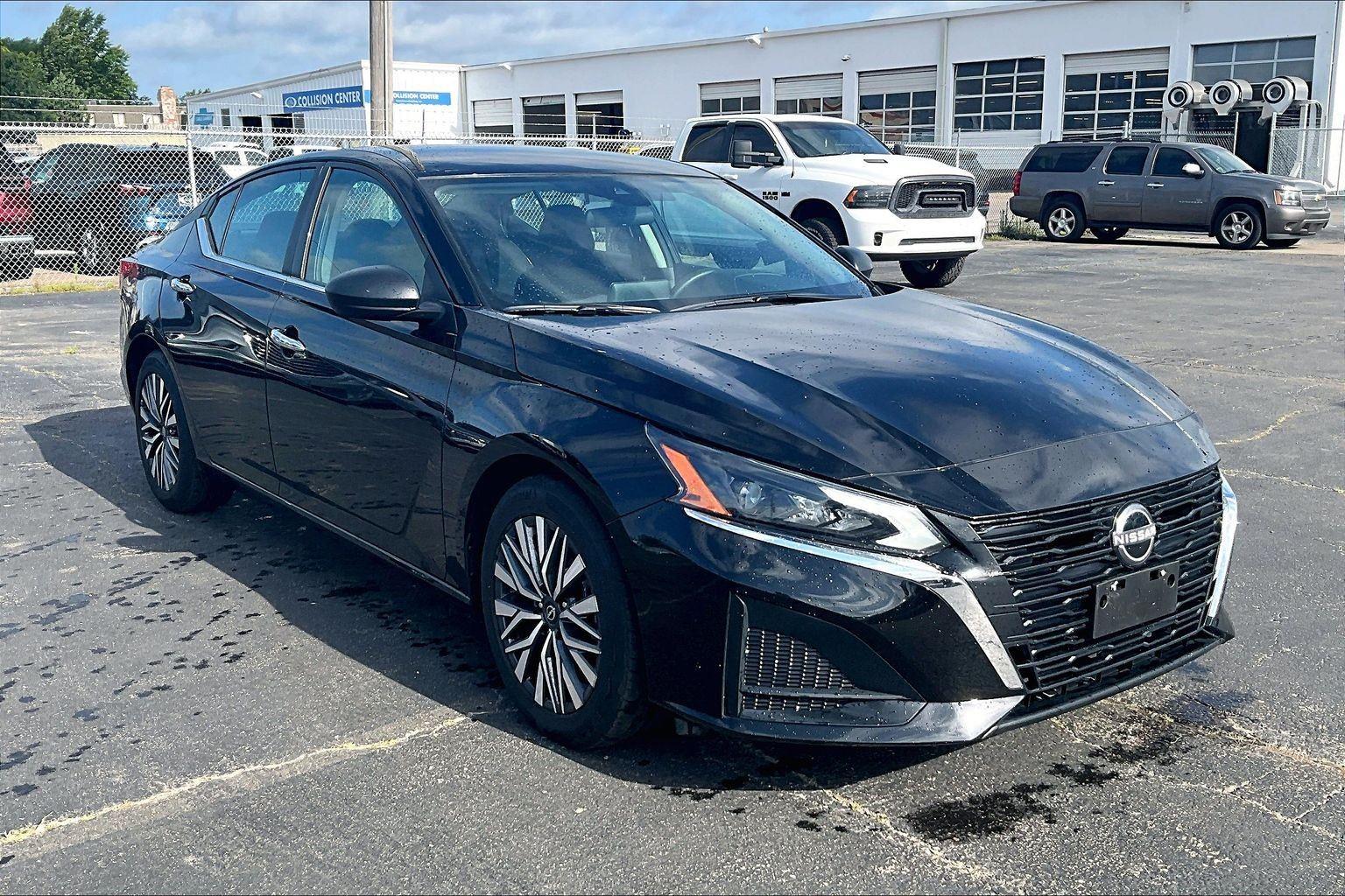 Super Black 2025 Nissan Altima Sedan Front-Wheel Drive Continuously Variable Transmission