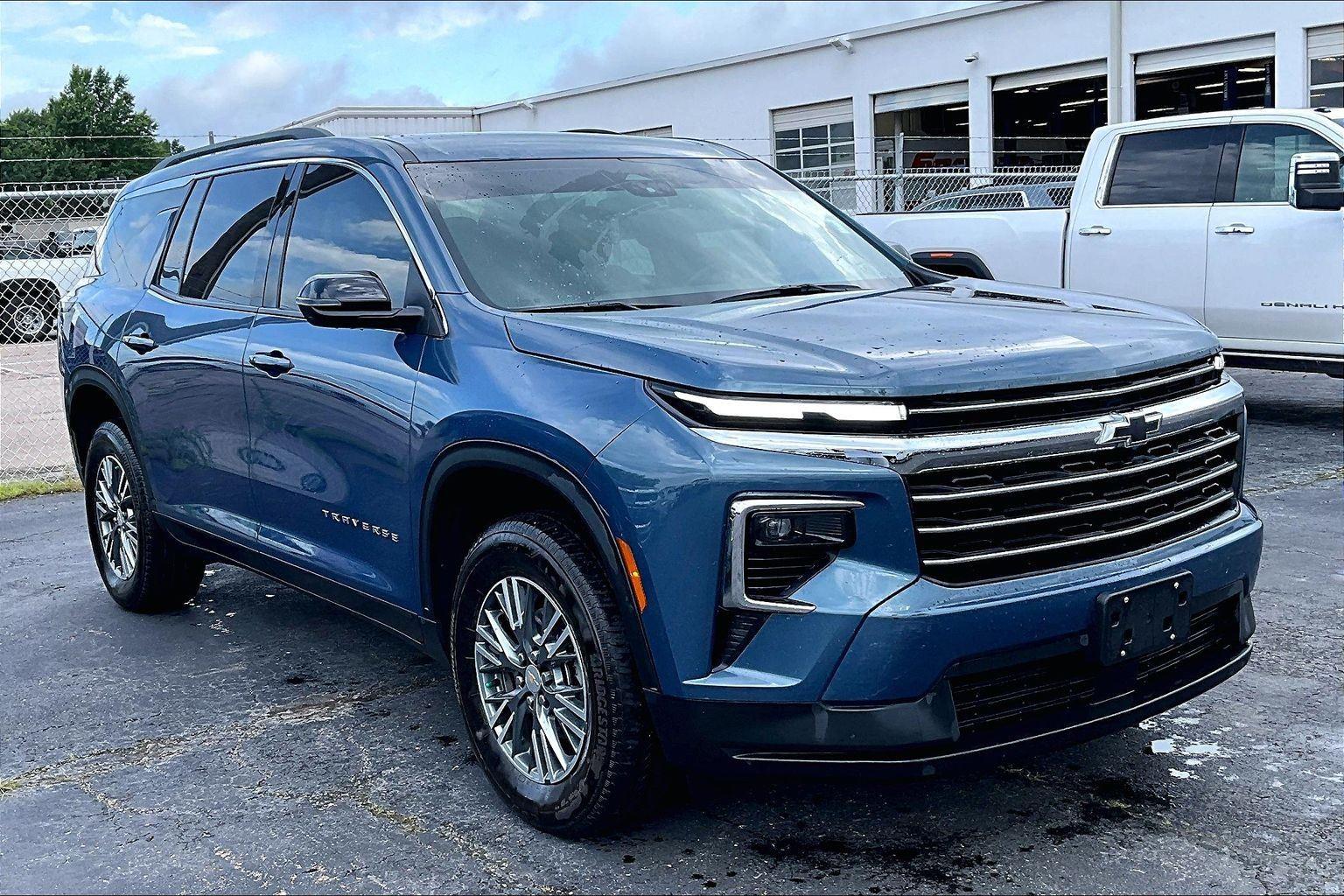 Lakeshore Blue Metallic 2025 Chevrolet Traverse SUV / Crossover Front-Wheel Drive 8-Speed Automatic