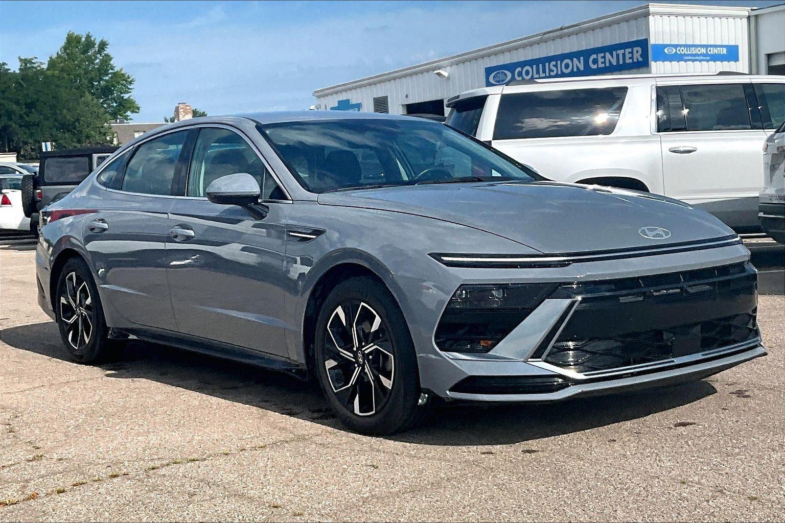 Transmission Blue 2024 Hyundai Sonata Sedan Front-Wheel Drive Automatic