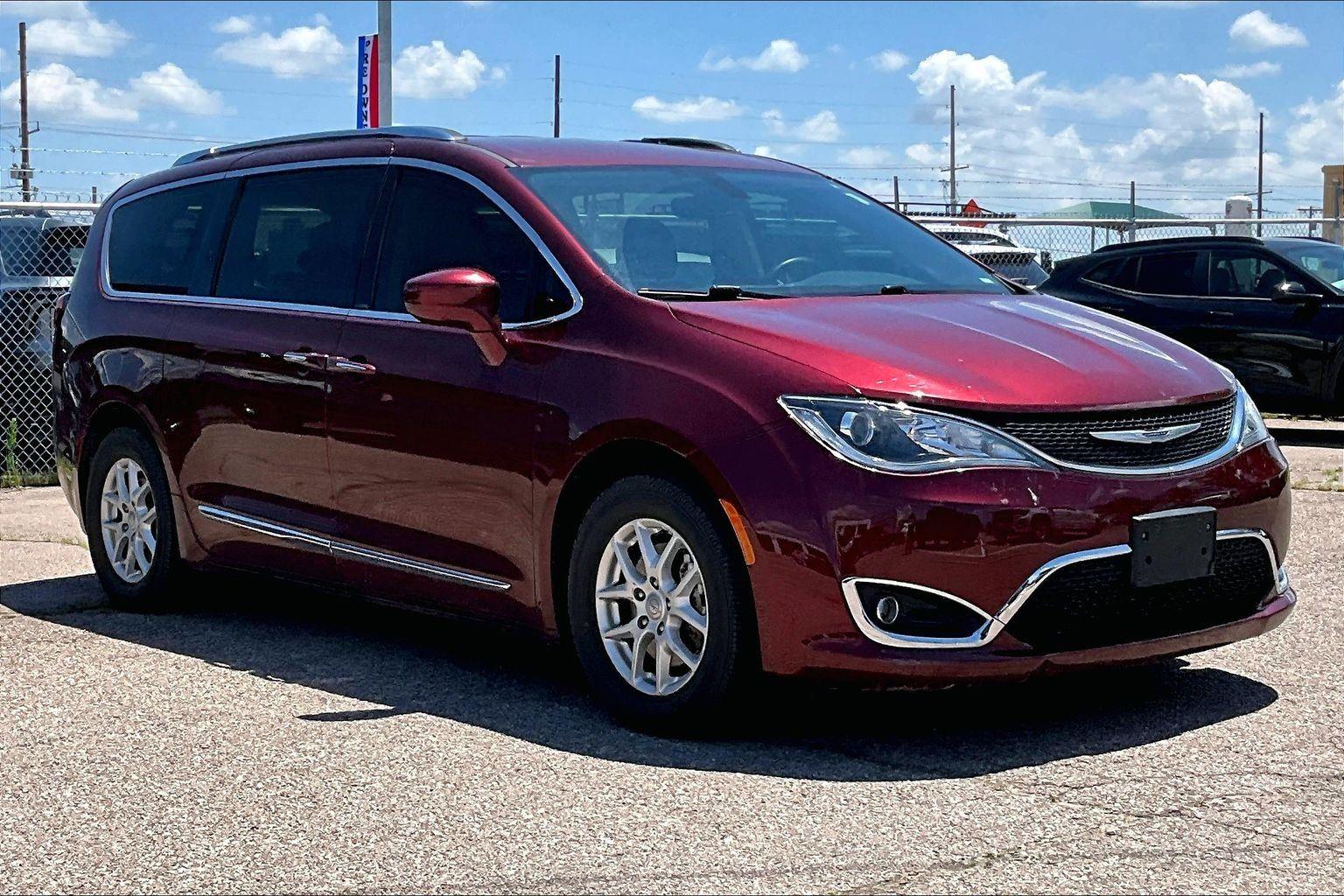 Velvet Red Pearlcoat 2020 Chrysler Pacifica Minivan Front-Wheel Drive 9-Speed Automatic