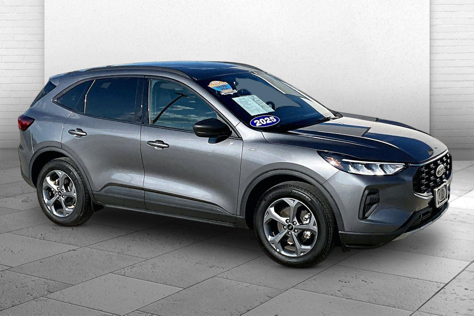  2025 Ford Escape ST-Line AWD   