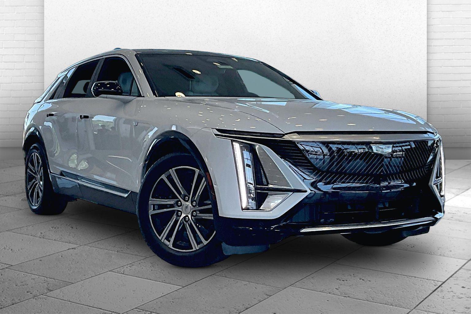 Vibrant White Tricoat 2026 Cadillac LYRIQ SUV / Crossover All-Wheel Drive Automatic