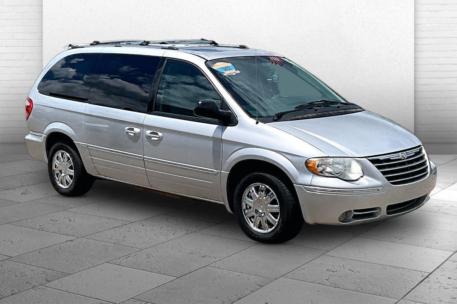  2005 Chrysler Town & Country Limited LWB FWD   