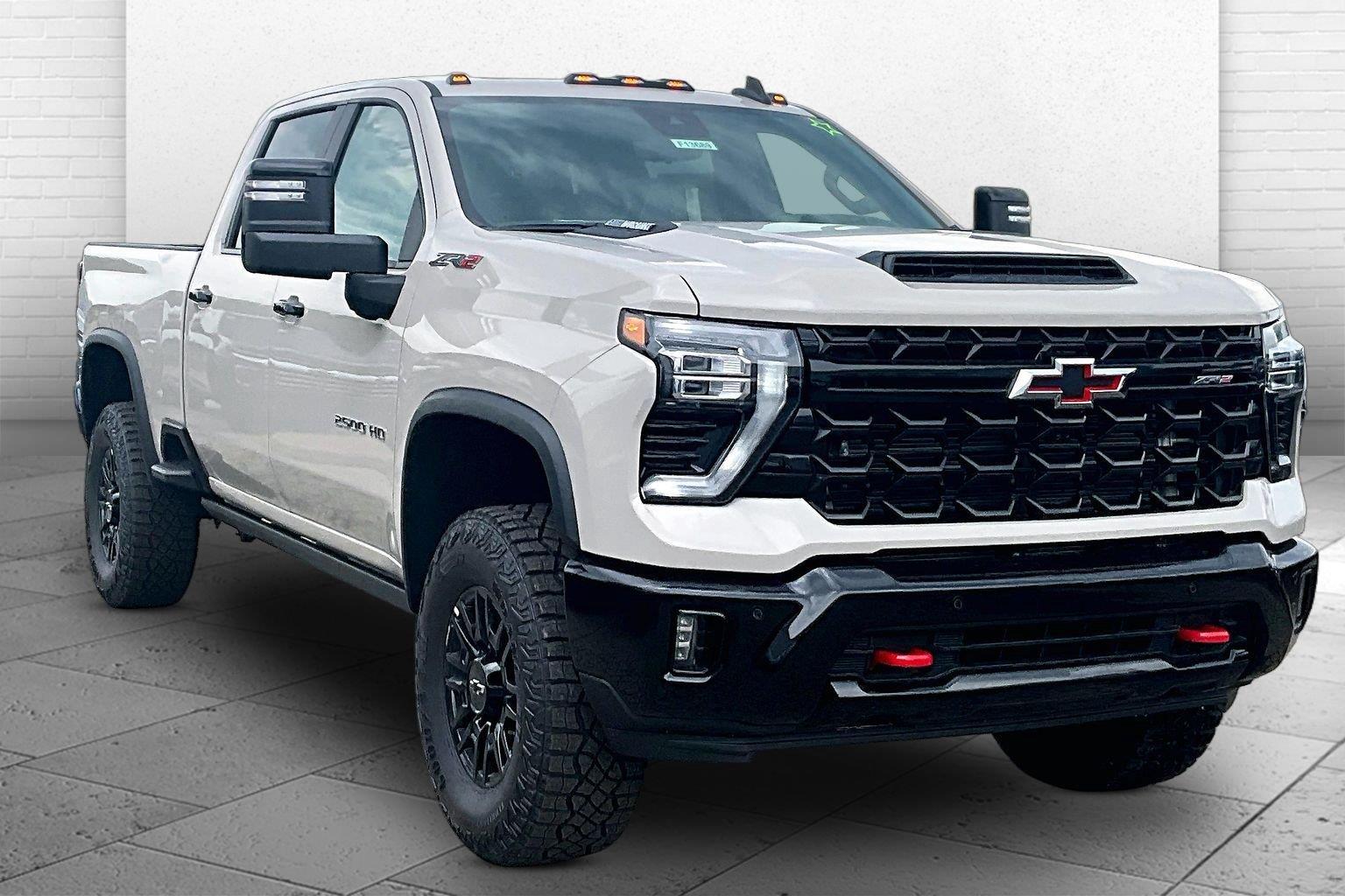 White Sands 2026 Chevrolet Silverado 2500HD Pickup Truck Four-Wheel Drive Automatic