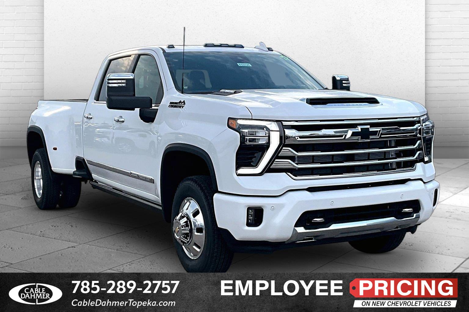 Summit White 2026 Chevrolet Silverado 3500HD Pickup Truck Four-Wheel Drive Automatic