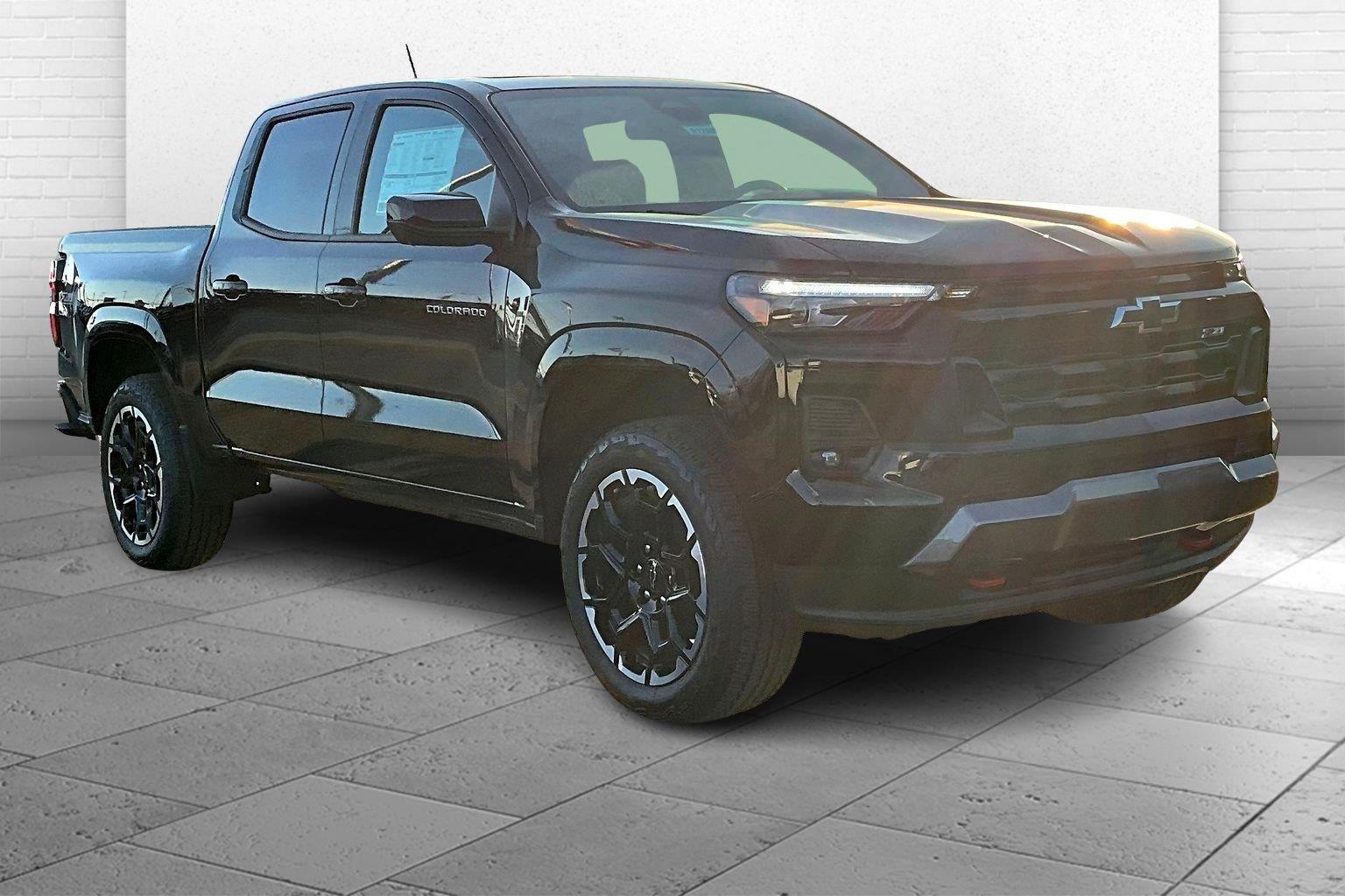 Black 2026 Chevrolet Colorado Pickup Truck Four-Wheel Drive 8-Speed Automatic