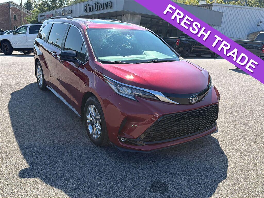 2022 Toyota Sienna XSE 7-Passenger AWD   