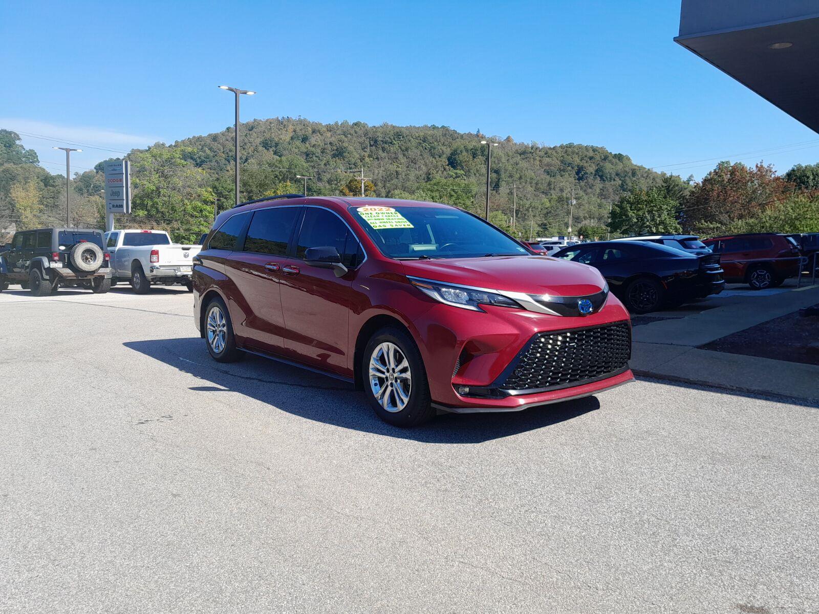 Used 2022 Ruby Flare Pearl TOYOTA  image 2
