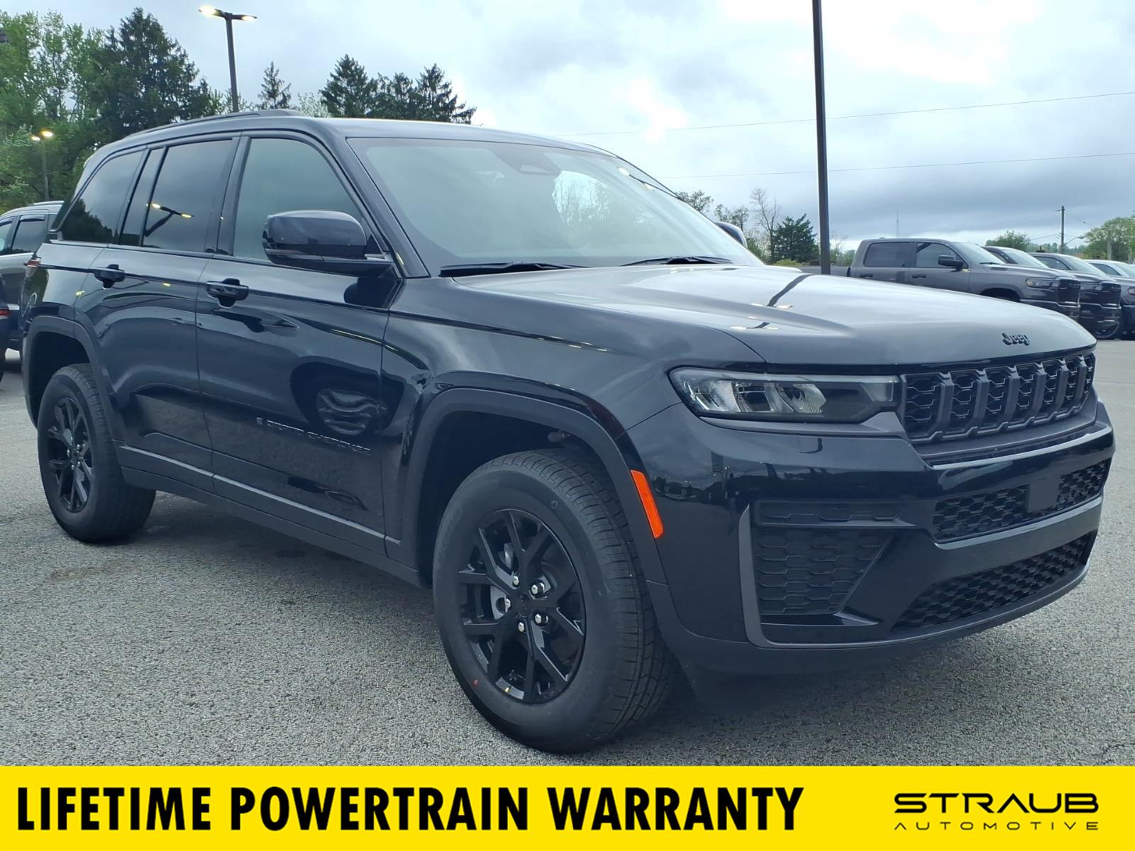 Diamond Black Crystal Pearlcoat 2026 Jeep Grand Cherokee SUV / Crossover  8-Speed Automatic