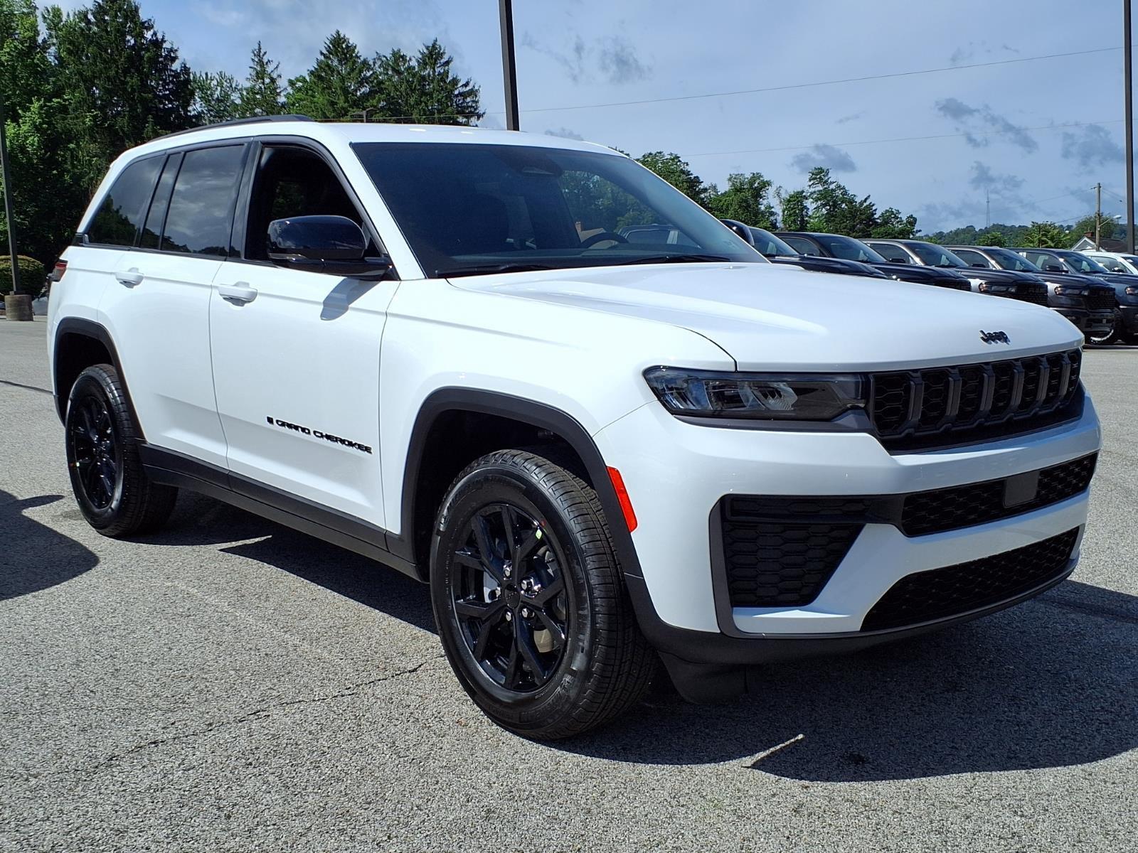 Bright White Clearcoat 2026 Jeep Grand Cherokee SUV / Crossover Four-Wheel Drive 8-Speed Automatic