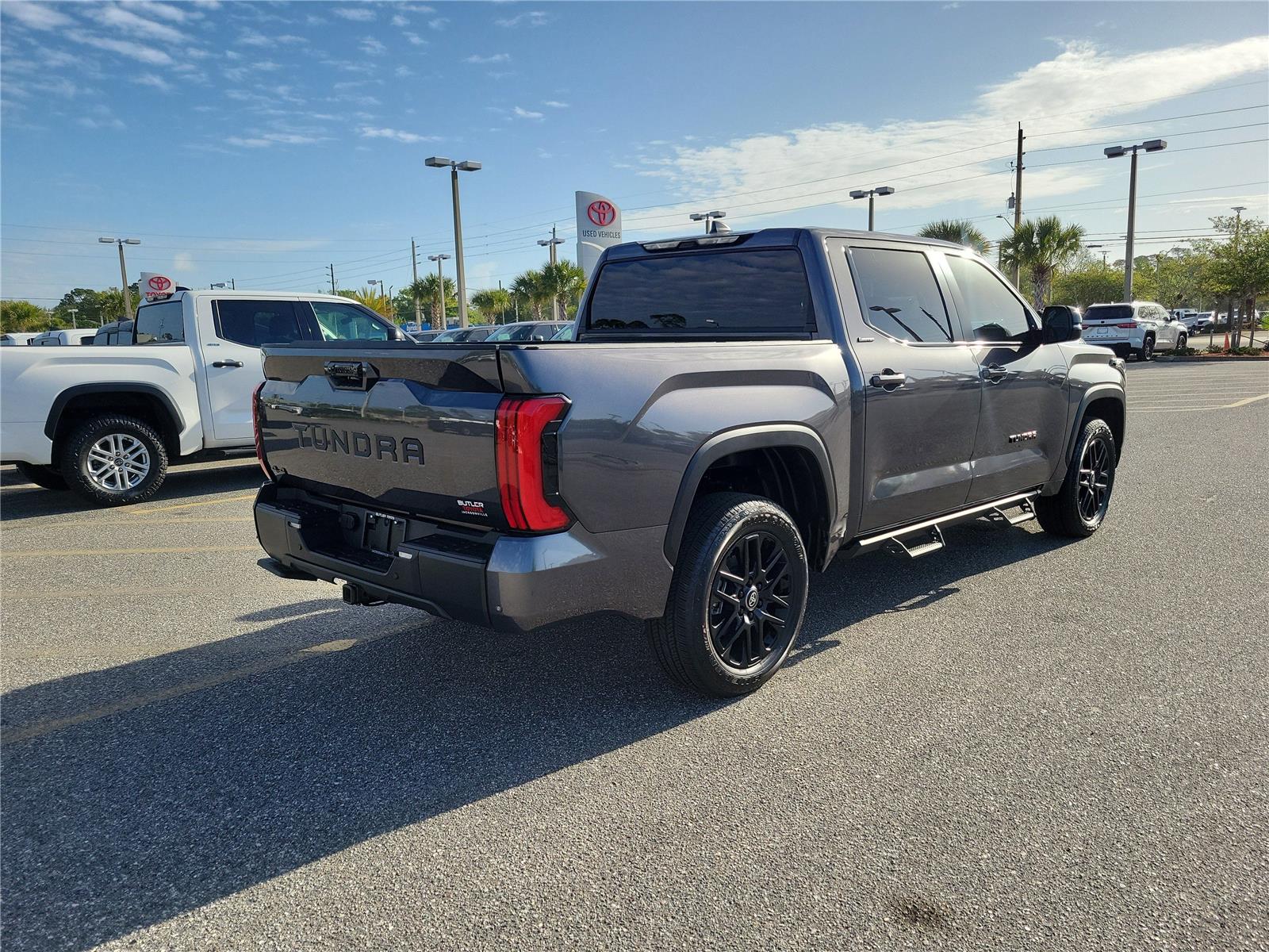 View vehicle photo 3