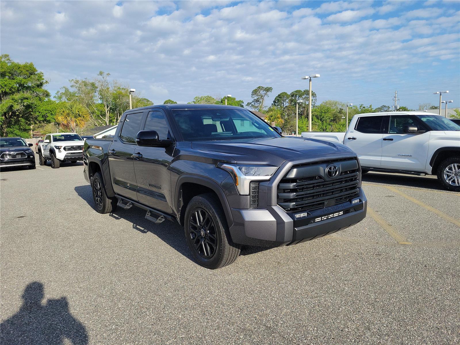 View vehicle photo 4