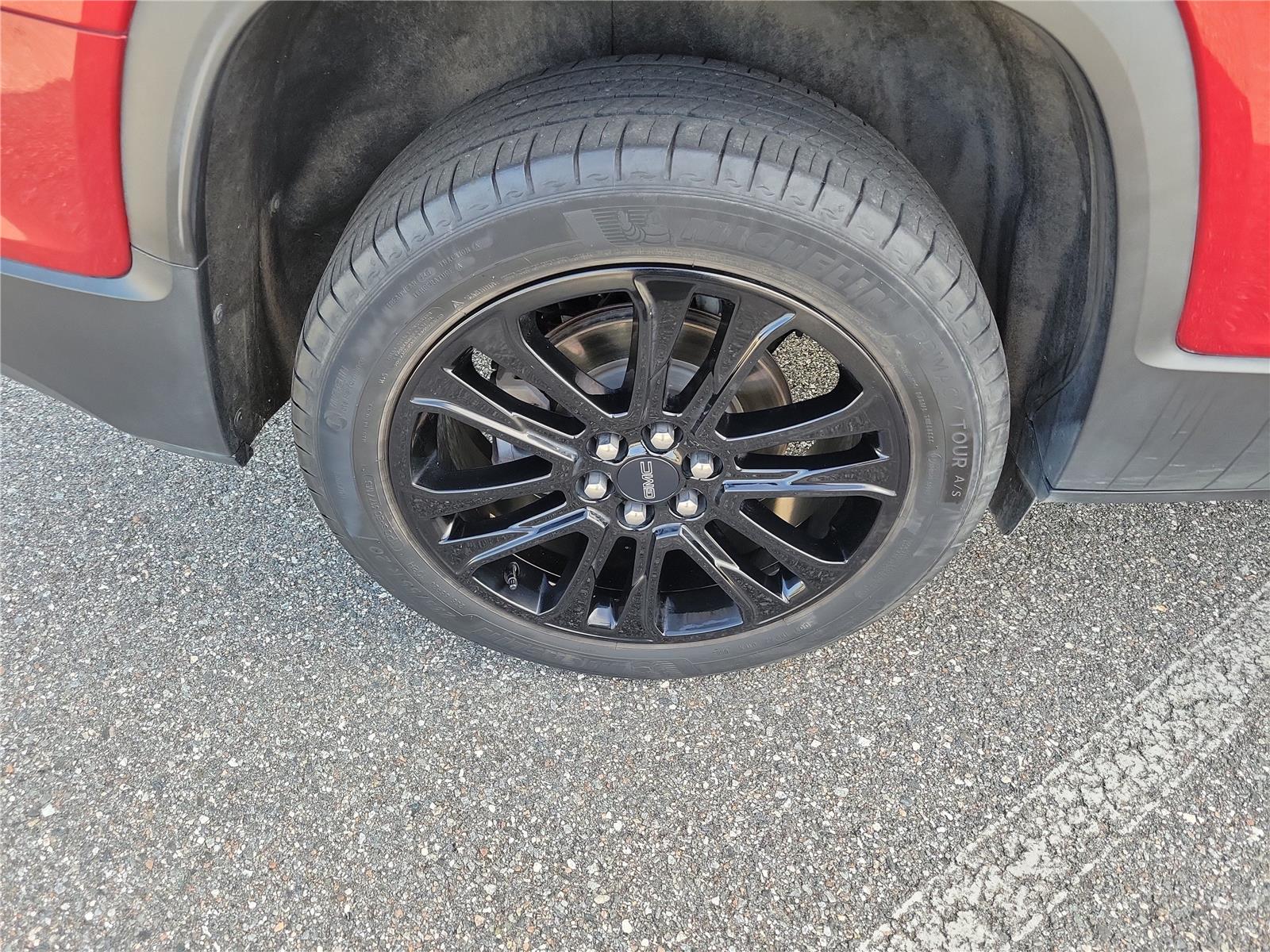 Used 2023 GMC Acadia Sedan