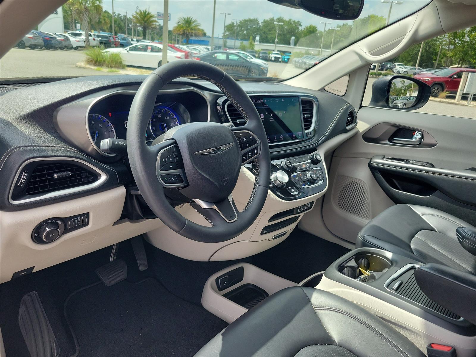 Used 2023 Chrysler Pacifica Van