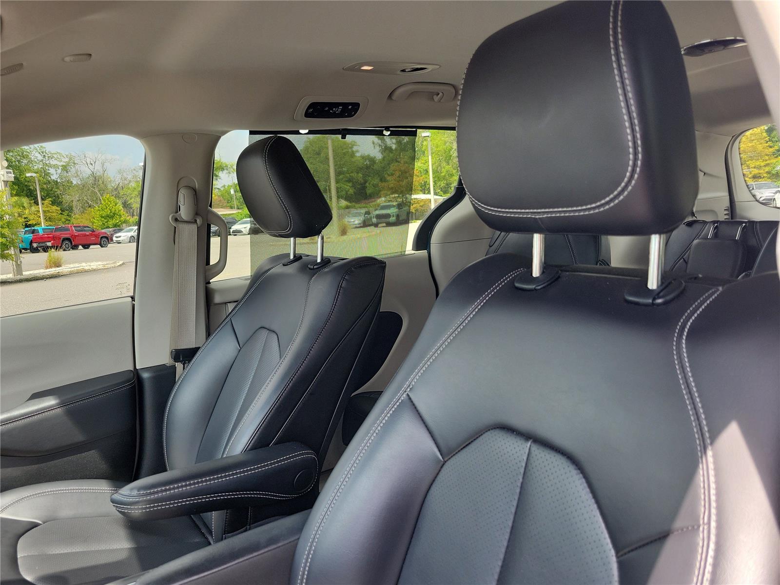 Used 2023 Chrysler Pacifica Van