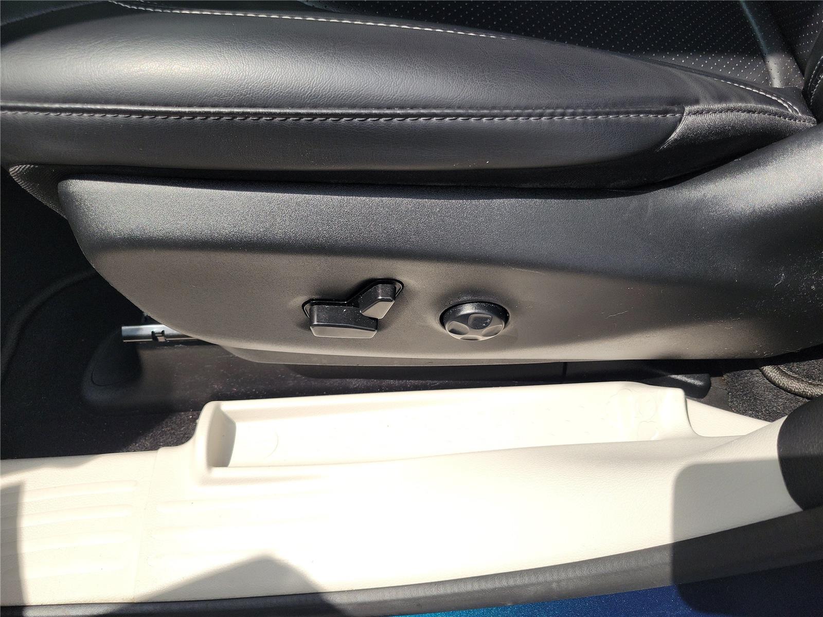 Used 2023 Chrysler Pacifica Van