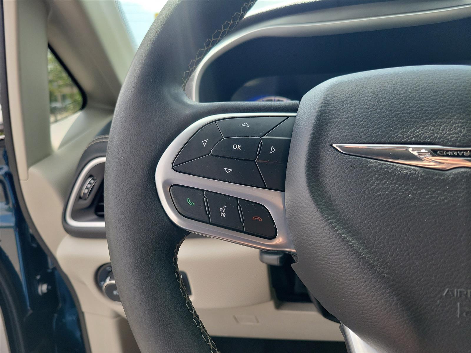 Used 2023 Chrysler Pacifica Van