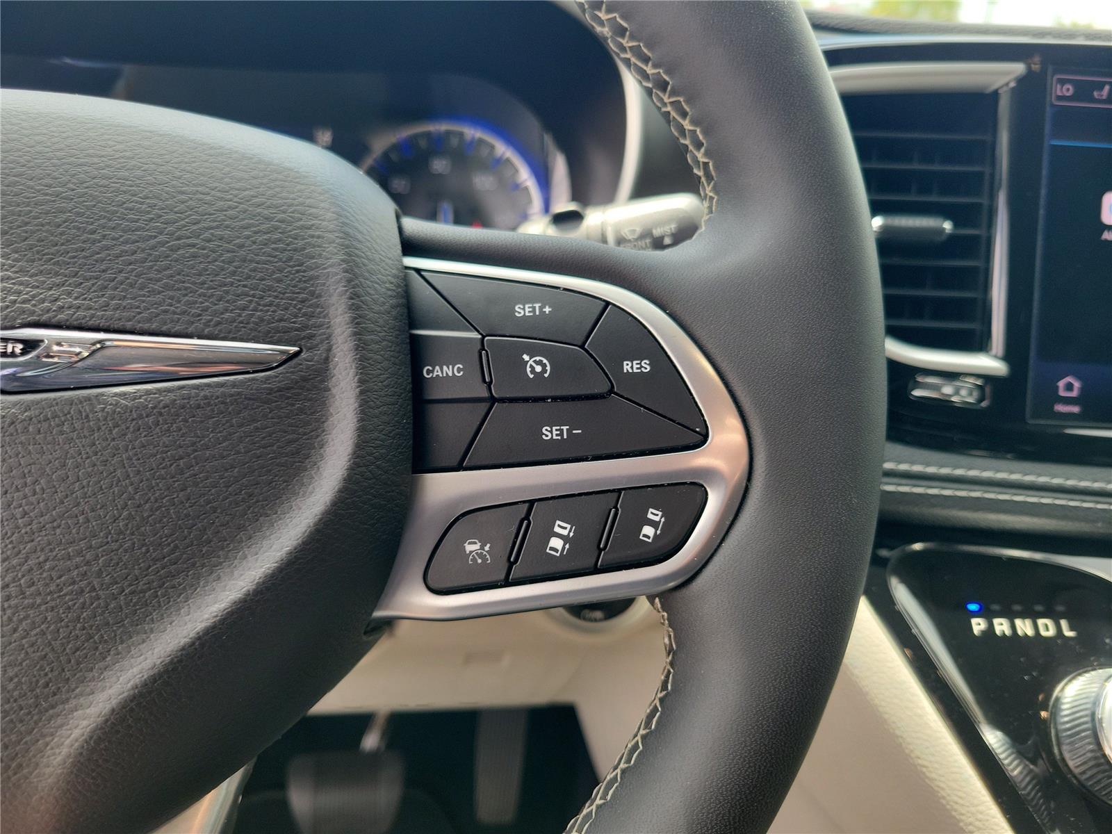 Used 2023 Chrysler Pacifica Van